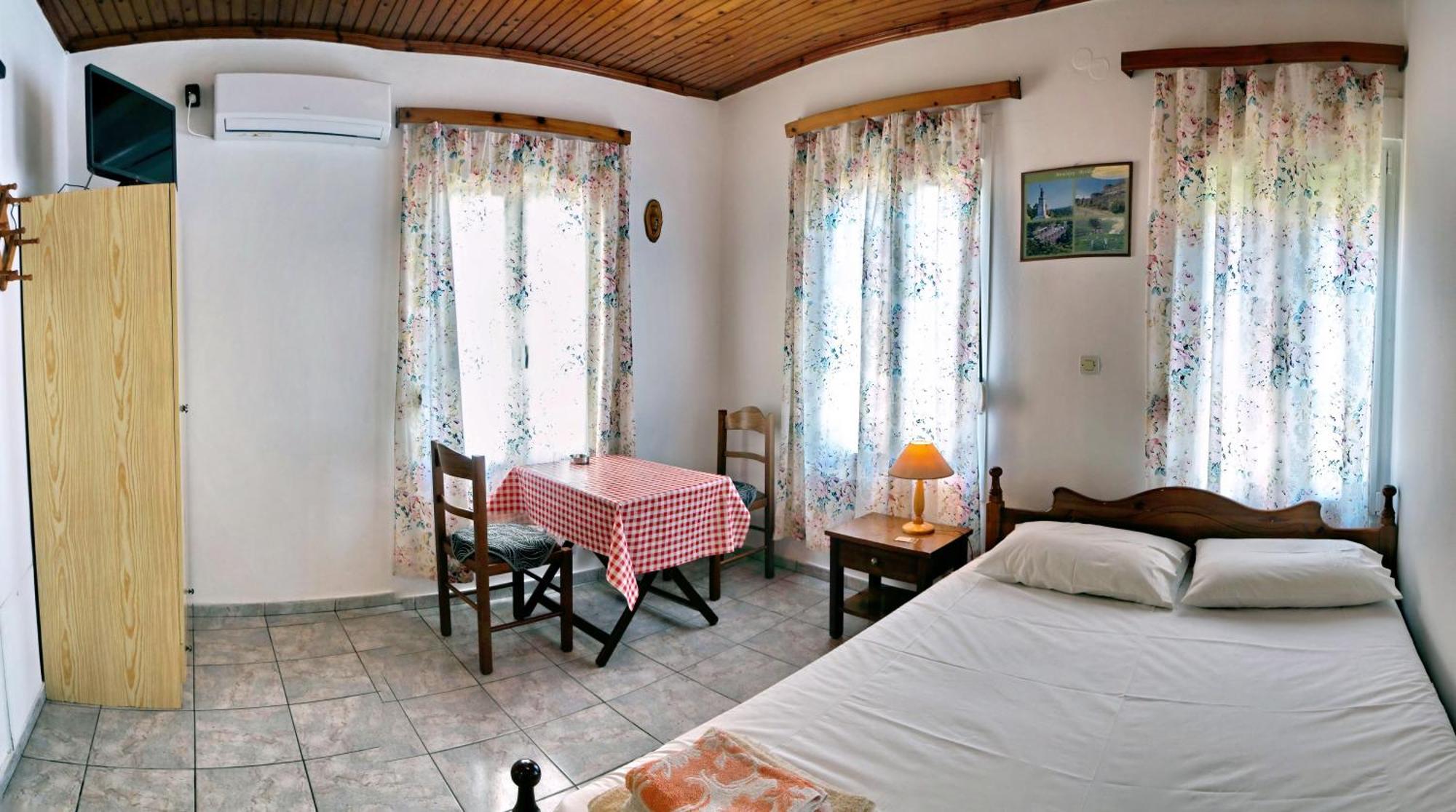 Angelos Rooms Mytilene Bagian luar foto