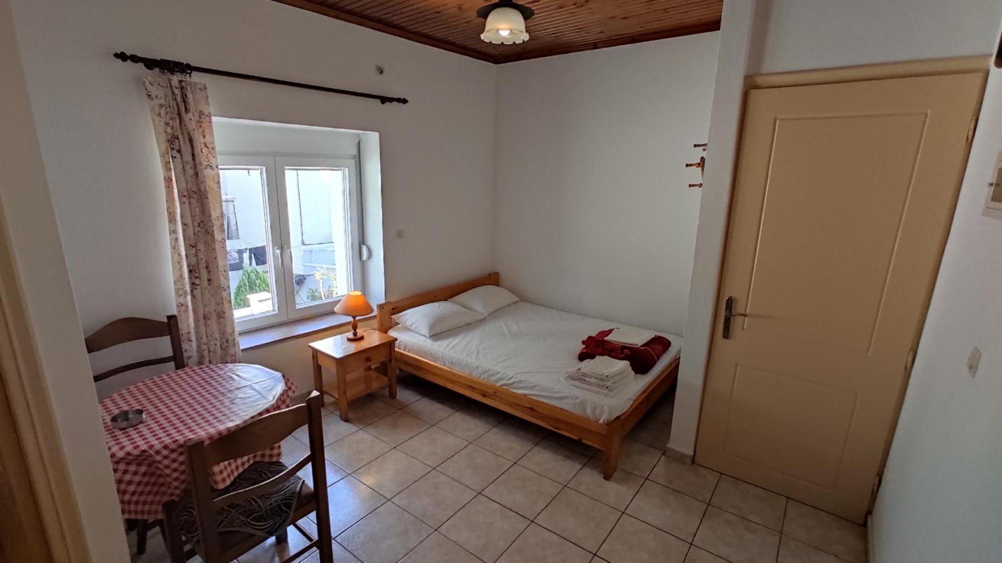 Angelos Rooms Mytilene Bagian luar foto