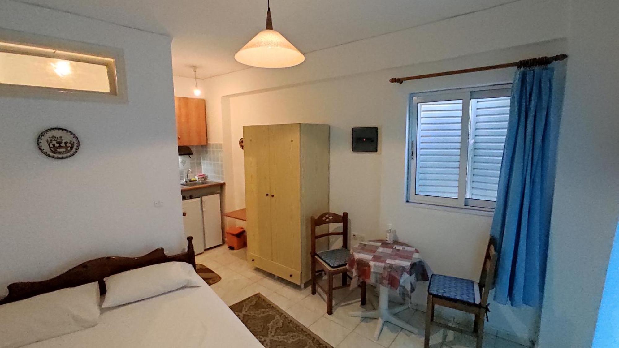 Angelos Rooms Mytilene Bagian luar foto